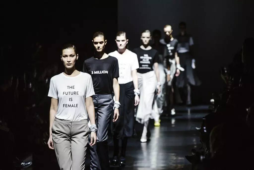 今年的时装周,女生比男生穿的还帅