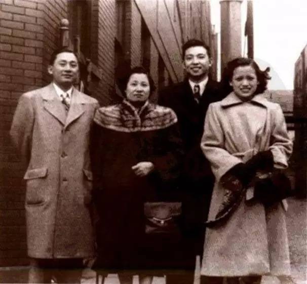 穆旦是哪代诗人,穆旦野人山的诗