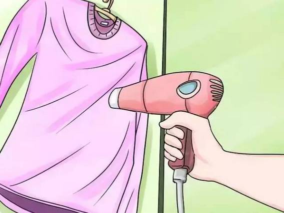 衣服皱巴巴的咋能穿出门,衣服皱起来了不用熨斗怎么弄平