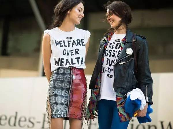 春天t恤最新款,春季t恤怎么穿比较好看