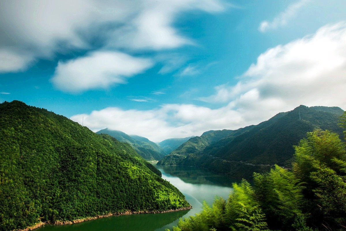 浙里有座藏在大山里的小香港，低调得让人心疼，高铁2h即达！