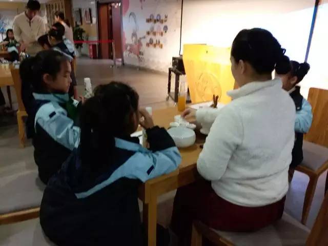 “稀奇好白相”，上海大世界3月31日对外开放，再来照一照童年的哈哈镜吧！