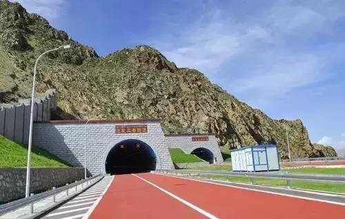 中国最美高速拉林公路,拉林高速最美路段