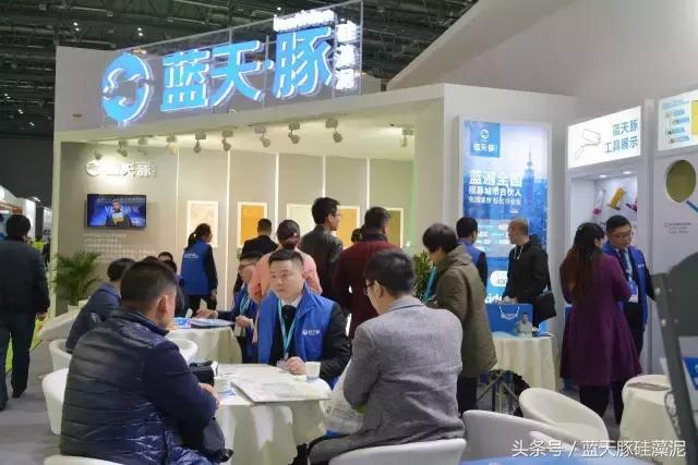 蓝天豚硅藻泥背景墙,蓝天豚硅藻泥跟多乐士比哪个更好