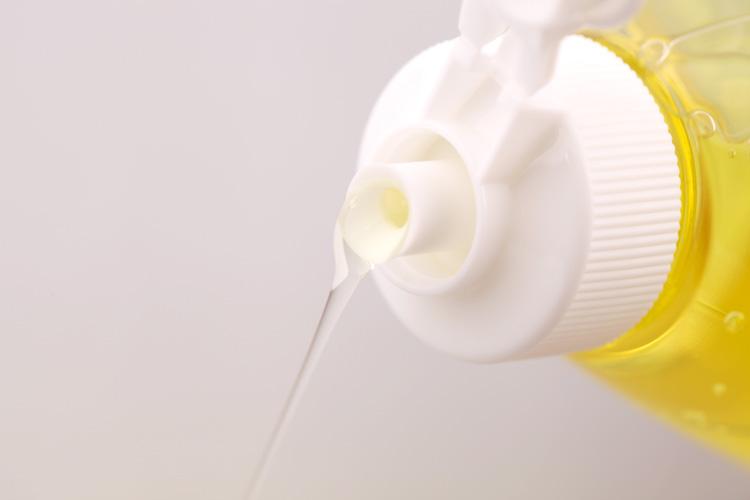 车上的残留胶怎么去除小窍门,车身残留的蜡怎么清洗