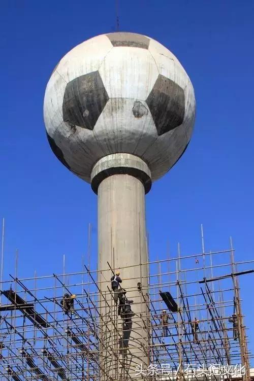 中国足球把球轰进自家球门,最强足球爆射