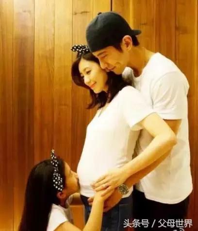 42岁贾静雯谈姐弟恋,贾静雯19岁替父还债嫁豪门