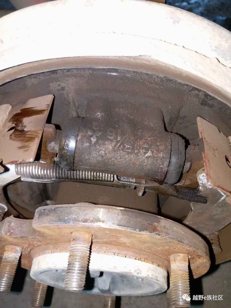 手油泵按压处渗油怎么修理,手油泵坏了怎么自救