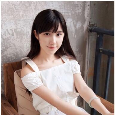 感觉直发也挺好看,直发也可以这么有质感