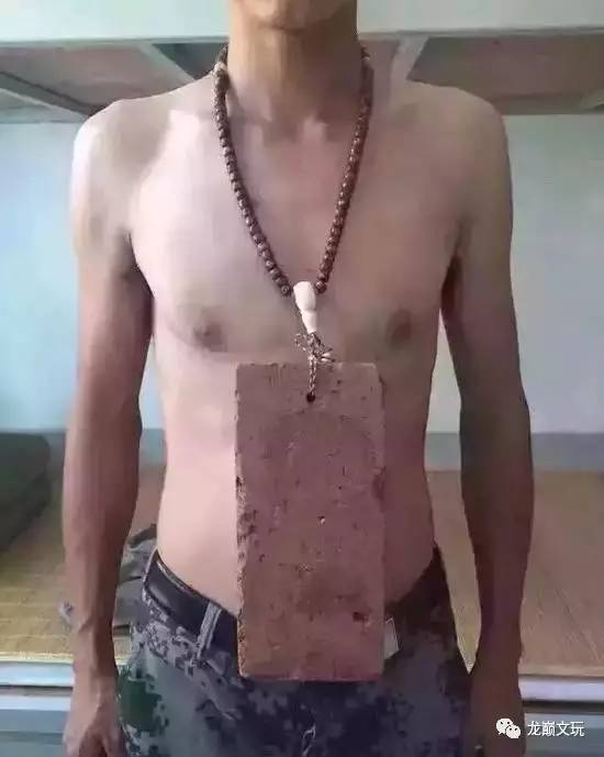 挑战砸碎盘了6年的核桃,盘了好几年的核桃被别人吃了