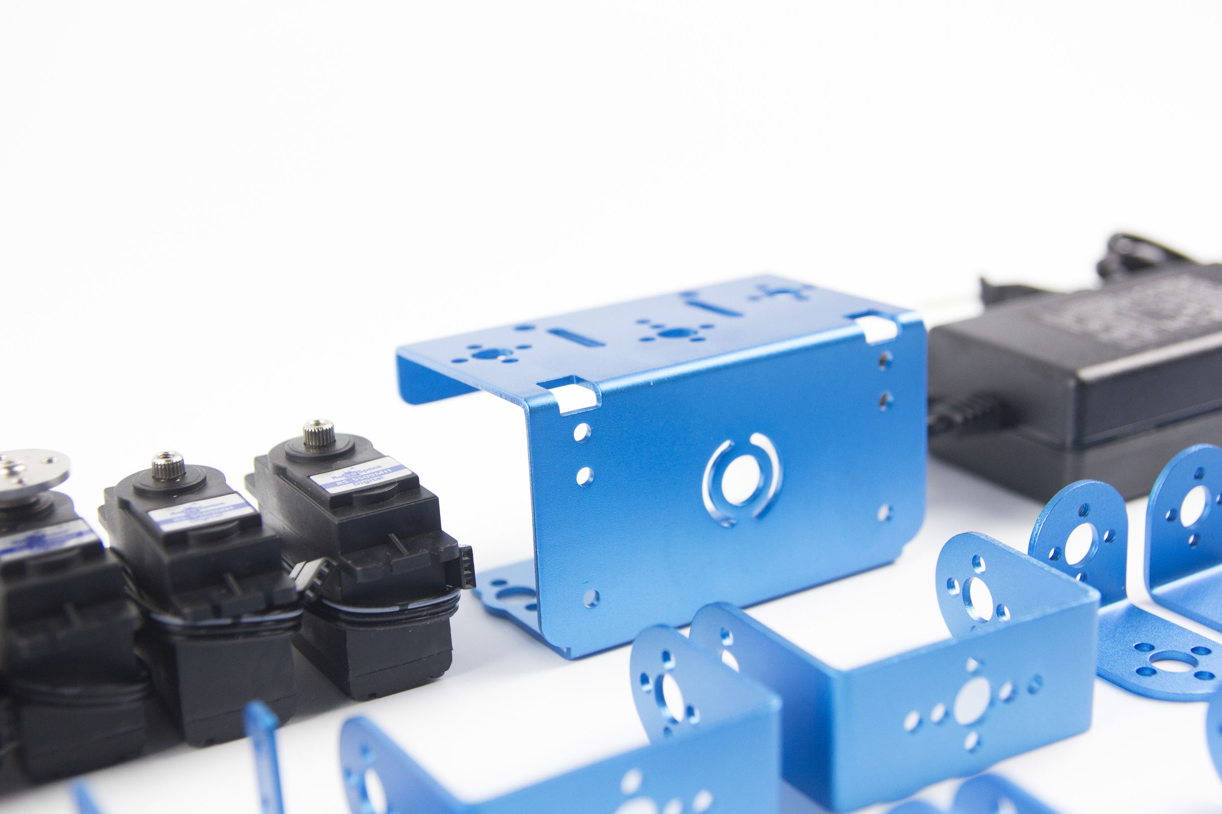 这个厉害了，厦门四个大学生造了一个钢铁侠