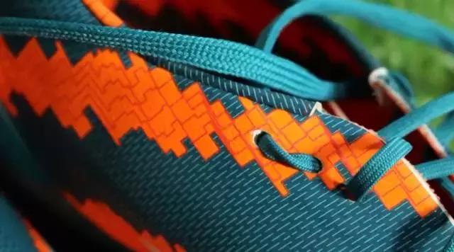 战靴怎么把鞋带系在里面,球鞋怎么绑鞋带好看