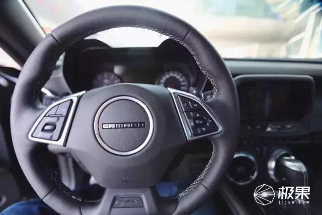 上海f1赛道体验价格,大黄蜂科迈罗敞篷版驾驶体验