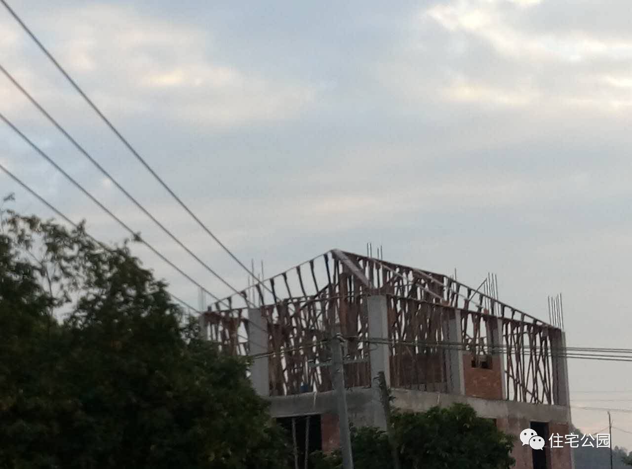 旋转楼梯挑空客厅的别墅,挑空客厅旋转楼梯别墅