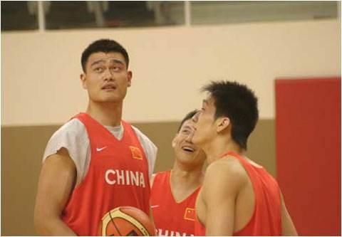 李楠爱子统治冠军赛！中锋身高前锋技术这个姚明接班人最靠谱