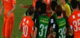 盘点中超赛程奇葩犯规,中超四大恶人名场面