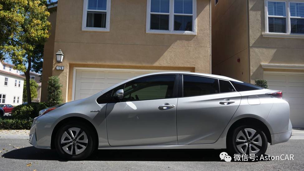 深度试驾丨高手林立，热效率40%的*四代第**普锐斯如何反击