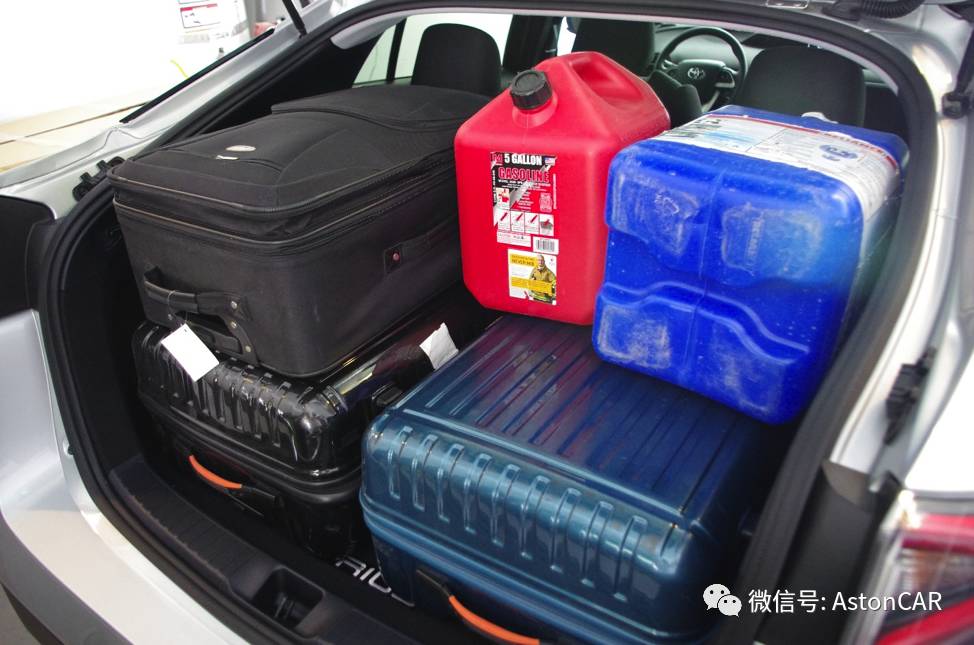 深度试驾丨高手林立，热效率40%的*四代第**普锐斯如何反击