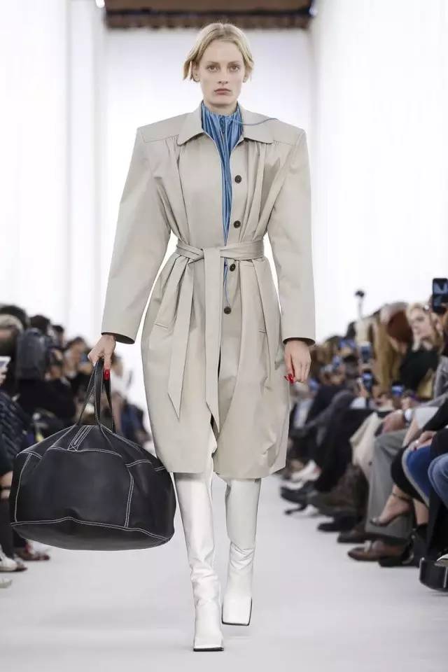 balenciaga真货对比,balenciaga烫钻牛仔真假