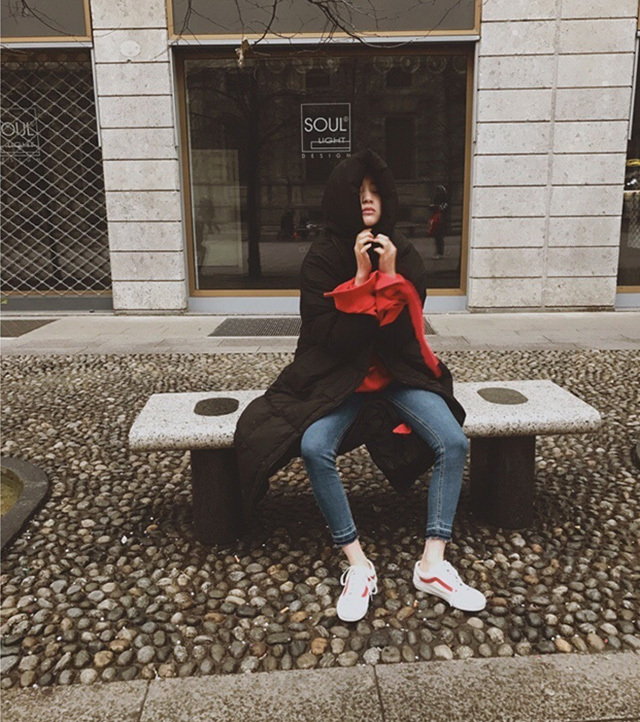 刘雯最新穿搭卡其色老爹鞋,刘雯穿的运动鞋有哪些