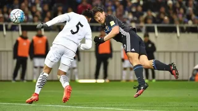 他们都穿什么篮球鞋,他们穿着什么用英语怎么说