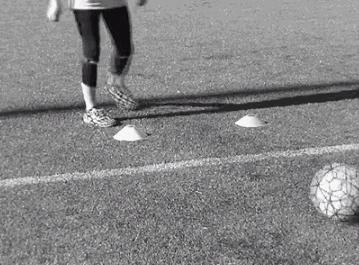 足球技巧传球教学,足球2人配合传接球讲解