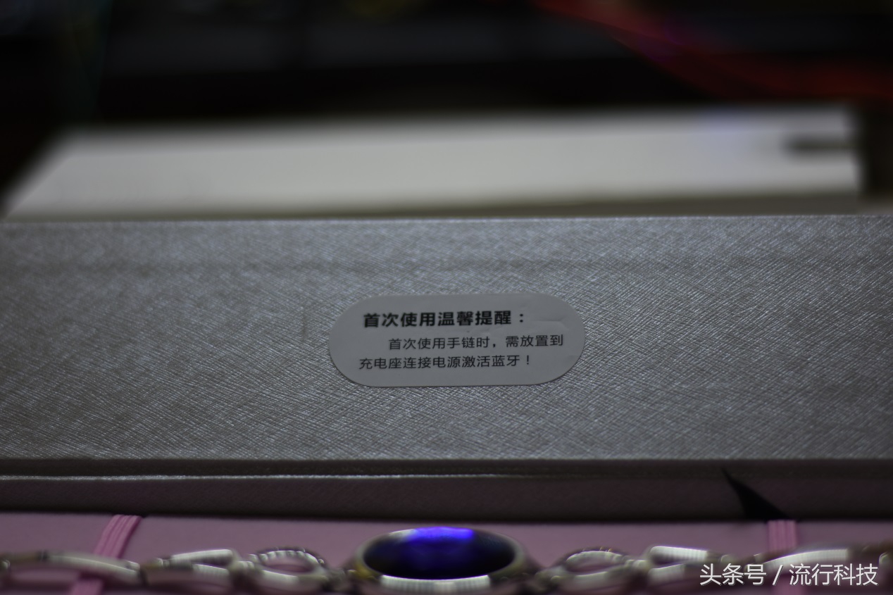 女性所爱的饰品这款也能算是吗？看信利女性手环怎么定义