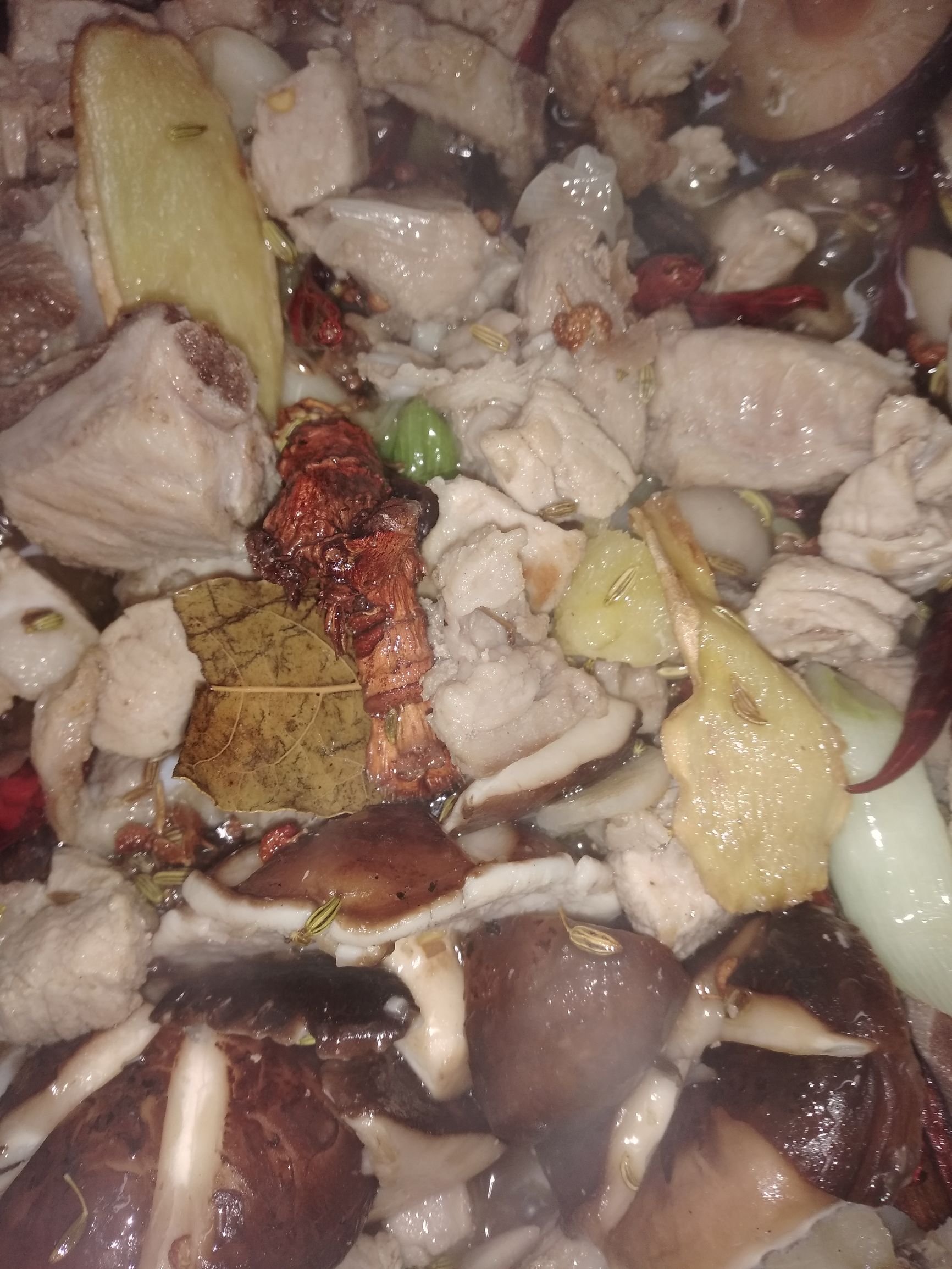 腊排骨火锅正宗做法,排骨火锅的家常做法