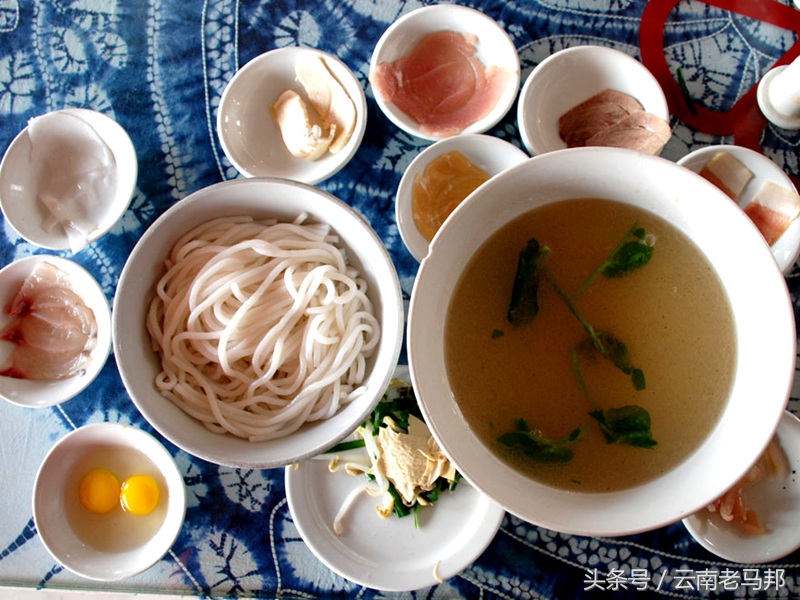 云南蒙自菊花过桥米线,云南蒙自王记菊花过桥米线