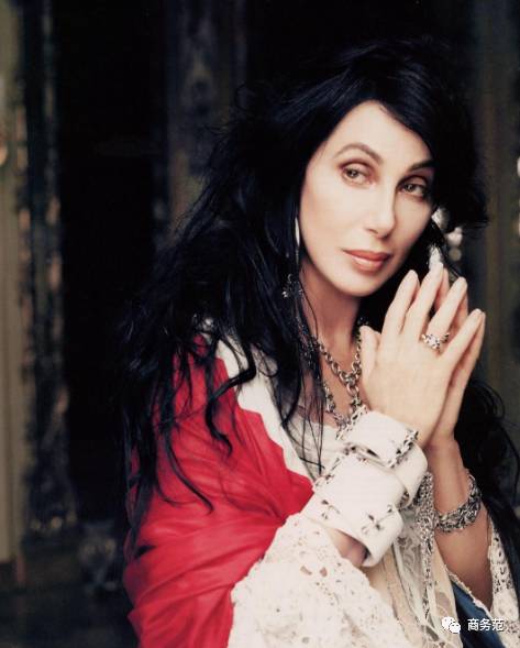 他家的银饰比金贵，却总有人想要挂几斤