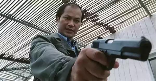 洪金宝被军官打是什么电影,当年被李小龙暴揍的洪金宝