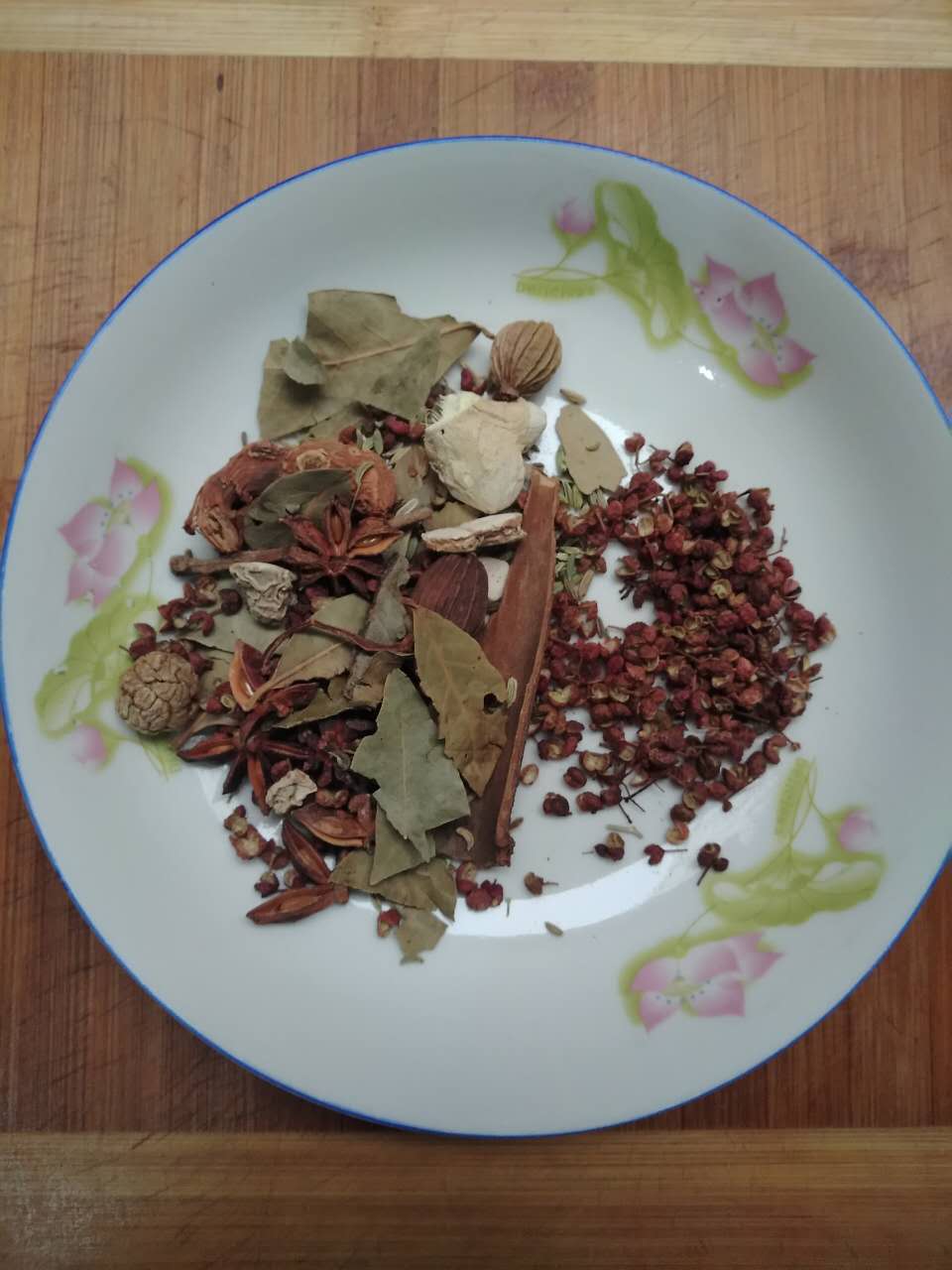 腊排骨火锅正宗做法,排骨火锅的家常做法