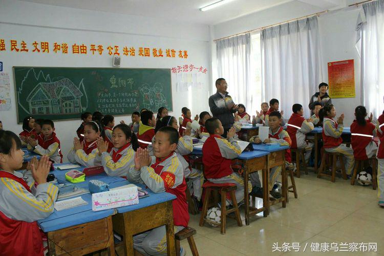 集宁区光明街小学校长巩建伟,巩建伟