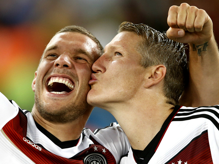 足球场上的各种阵型详解,足球场上断腿排行