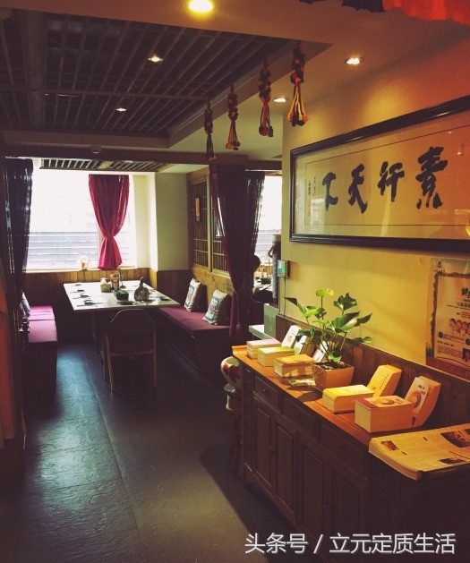 最近快被房价逼疯的成都人，都在吃这几个不务正业的火锅