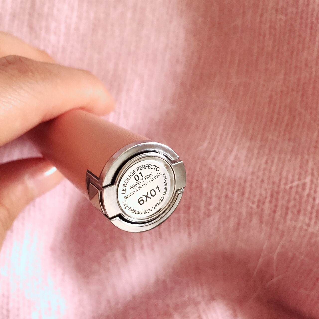 纪梵希粉色小羊皮304唇膏,纪梵希小羊皮润唇膏试色