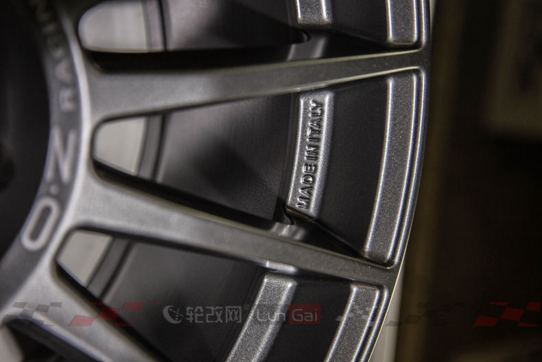 勒芒经典——OZSuperturismoLM轮毂细节展示