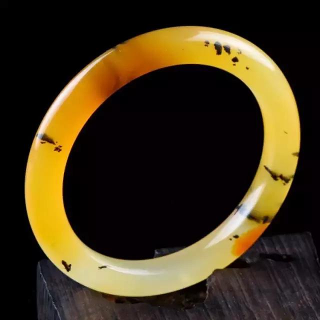 现在黄龙玉手镯的价格是多少,黄龙玉手镯便宜