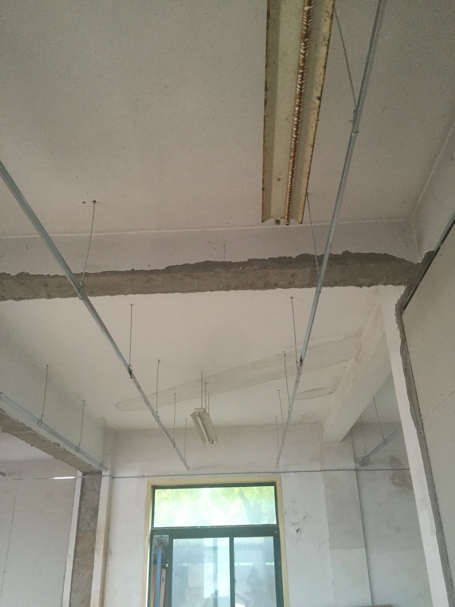 简单吊顶一般几天完成,地面170平方吊顶工费多少钱