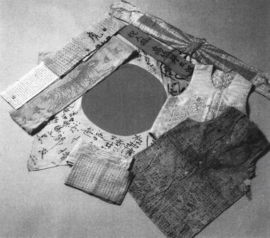 这个国家的士兵都有一件衣物，据说能让*弹子**拐弯，太厉害了！