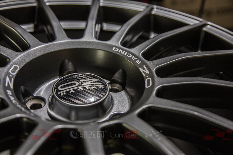 勒芒经典——OZSuperturismoLM轮毂细节展示