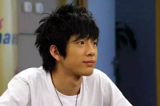 井柏然撞脸金城武，“僵硬”神器玻尿酸这次反而救了人？