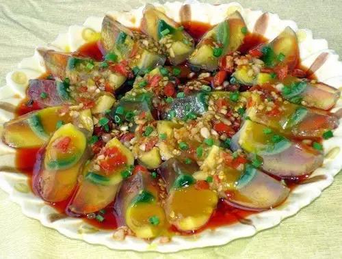 皮蛋到底是营养美食还是恶心食物,皮蛋怎样吃好吃又有营养