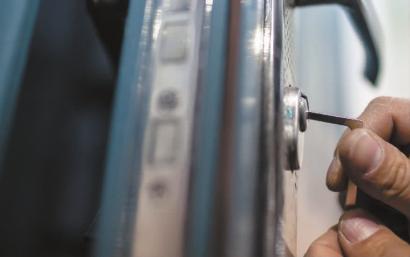 用什么东西可以打开防盗门,怎么快速暴力打开防盗门