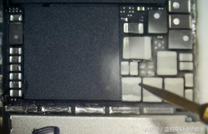 iphone7装前置摄像头白苹果重启,iphone7一直白屏无限重启还原