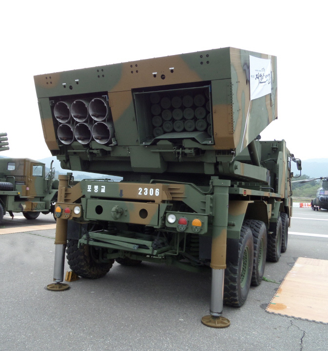 韩国暴雨跳舞,韩国雨天表演
