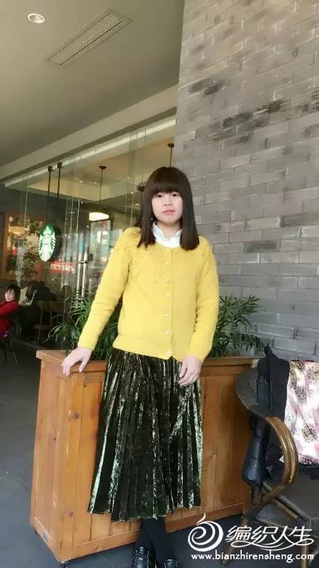 开衫针织毛衣时尚款,从上向下织的翻领平肩开衫毛衣