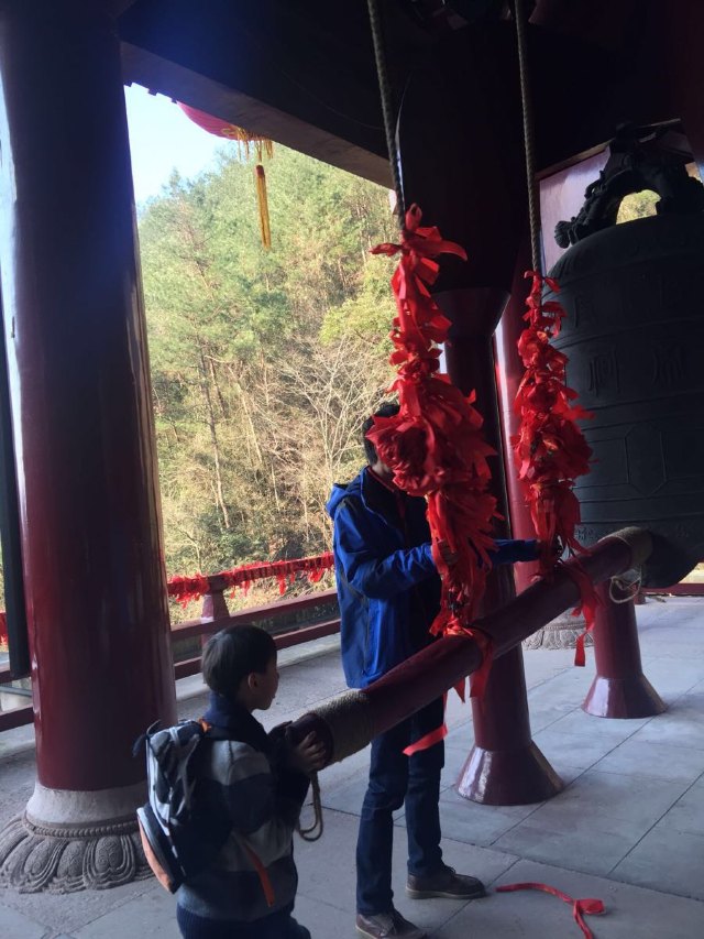 远山如黛原诗,远山如黛什么意思