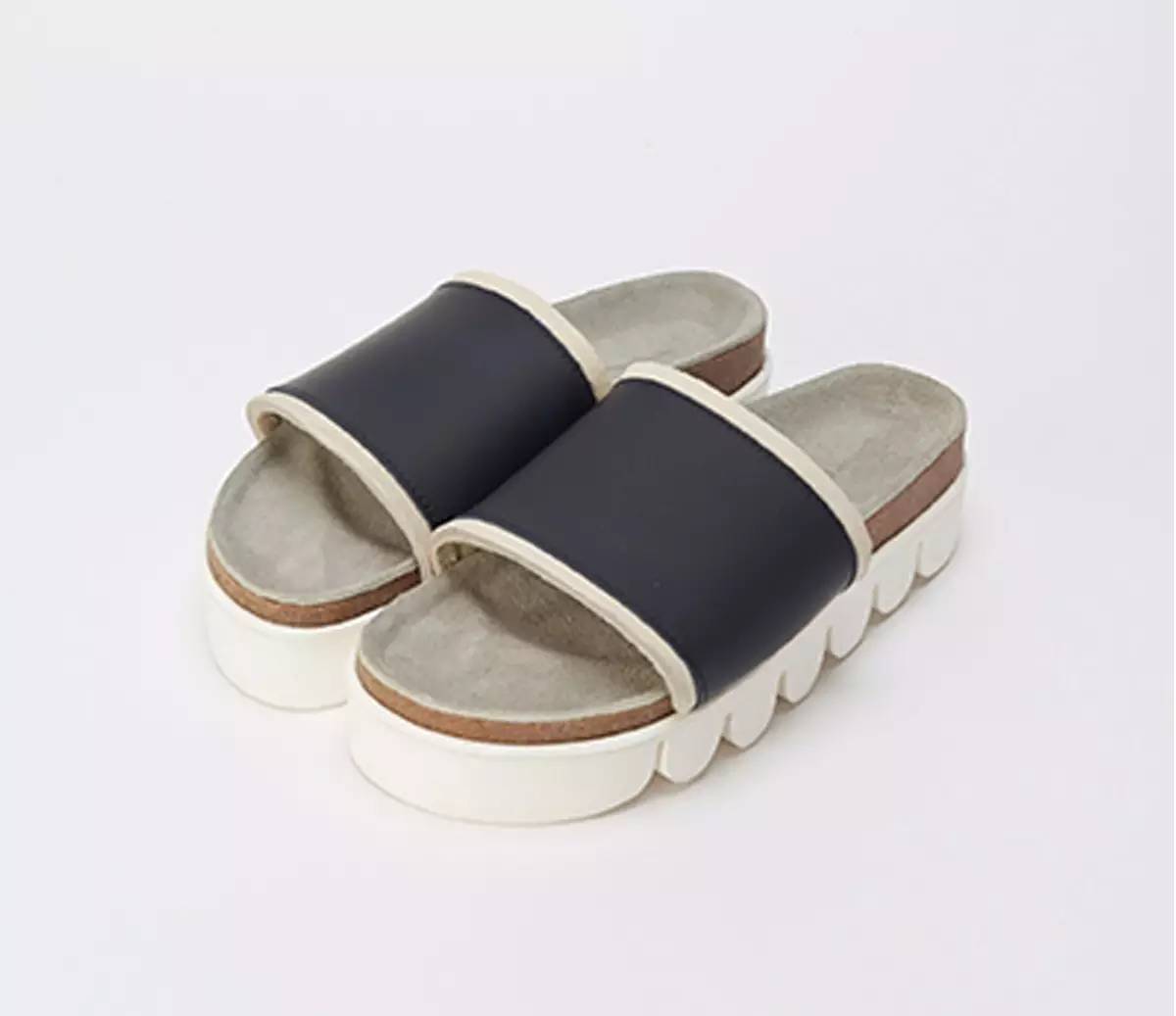 从打版到成名的华丽转身，HenderScheme除了皮革球鞋还有什么？