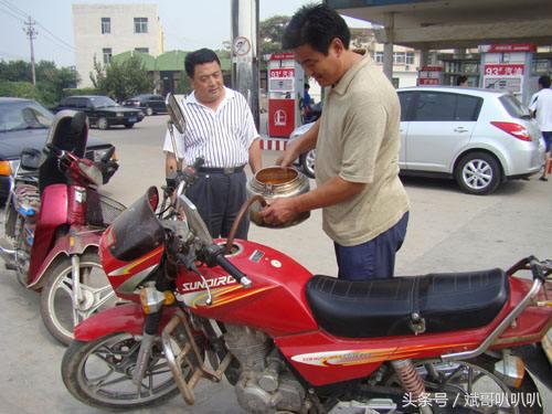 摩托车加错油加成柴油了怎么处理,骑车油加错了有反应吗